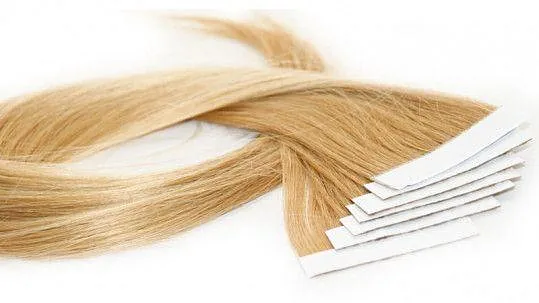 manio sujeta mechon de pelo