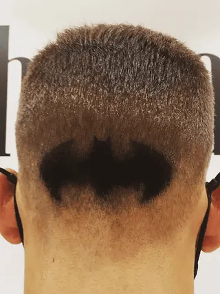 Chema Perruquers nuca batman
